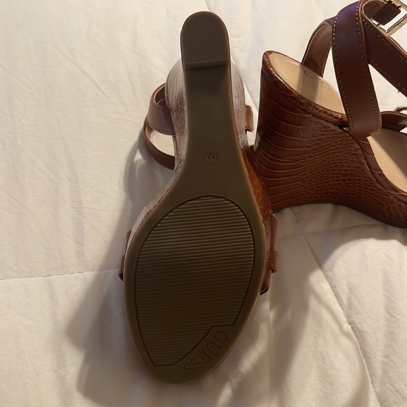 Guess? Wedge Heels! - Picture 5 of 5